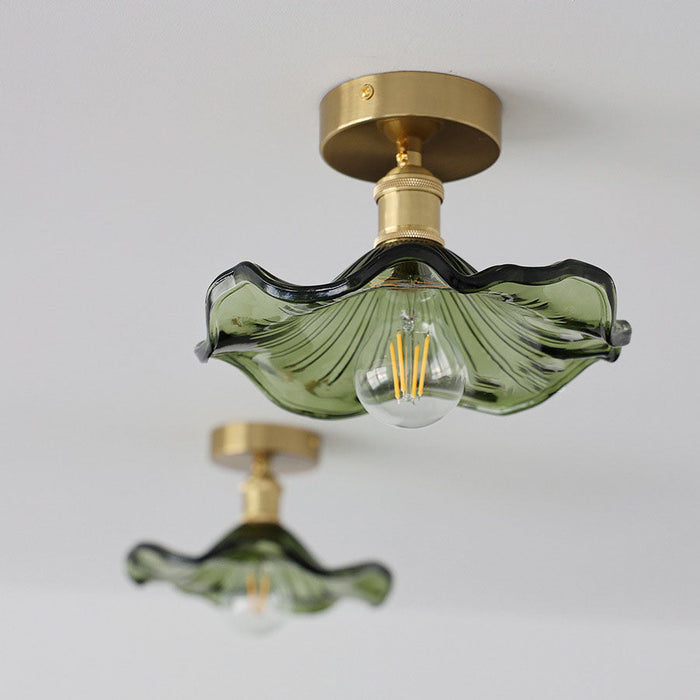 Glazen Plafondlamp In De Vorm Van Een Hibiscus