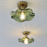 Glazen Plafondlamp In De Vorm Van Een Hibiscus