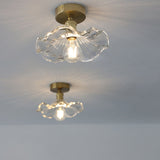Glazen Plafondlamp In De Vorm Van Een Hibiscus