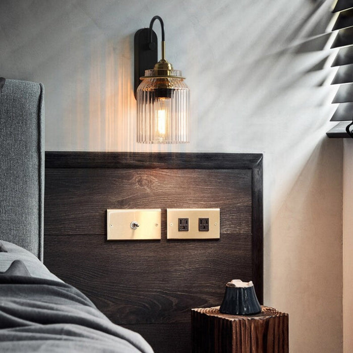 Vintage Wandlamp Met Geribbelde Glazen Kap