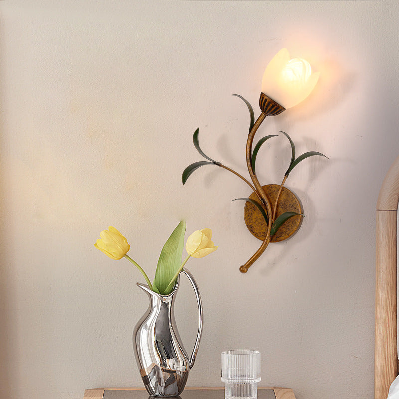 Franse Bloem Wandlamp – Vintage Glas & Metaal LED Bedlamp