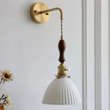 Nordic LED Wandlamp Keramiek & Koper met Walnoot Handvat
