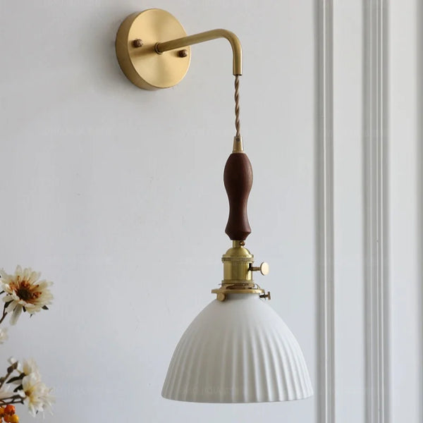 Nordic LED Wandlamp Keramiek & Koper met Walnoot Handvat