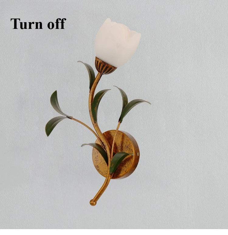 Franse Bloem Wandlamp – Vintage Glas & Metaal LED Bedlamp