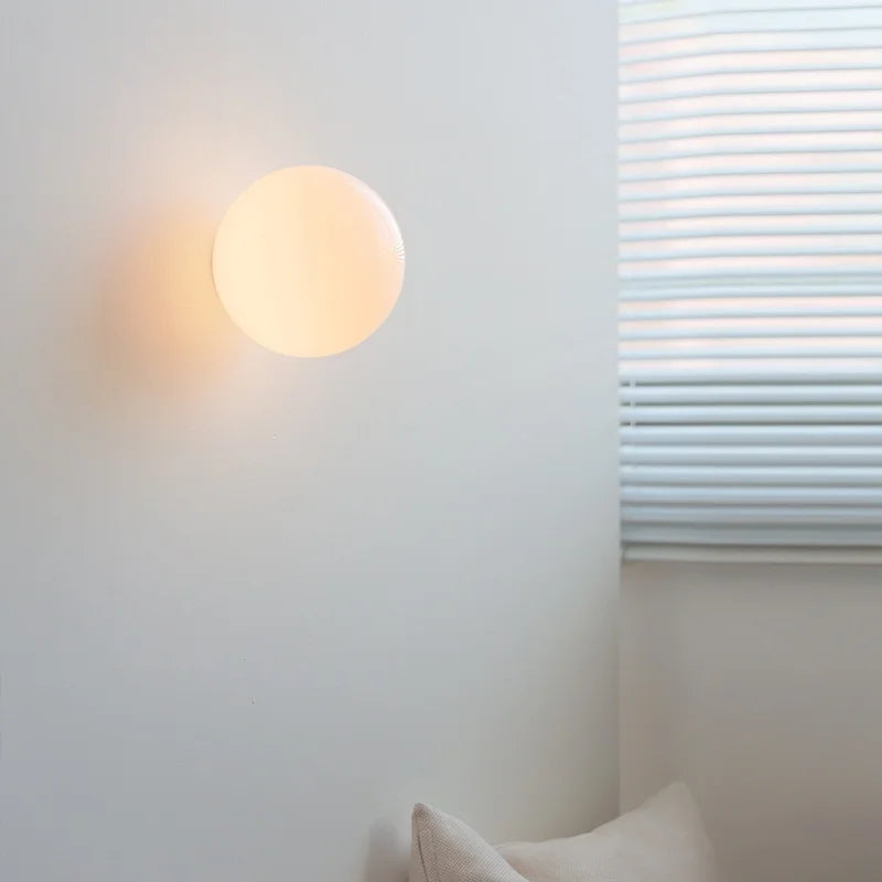 LumoSphere Witte Glasbol LED Wandlamp