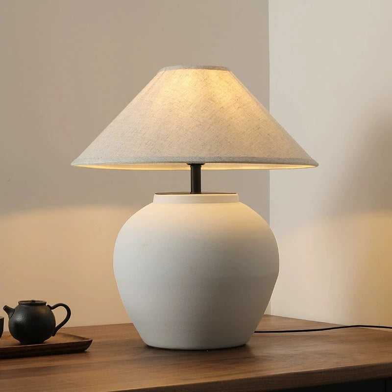 Nordic Wabi Sabi Keramische Tafellamp met Stoffen Kap – LED