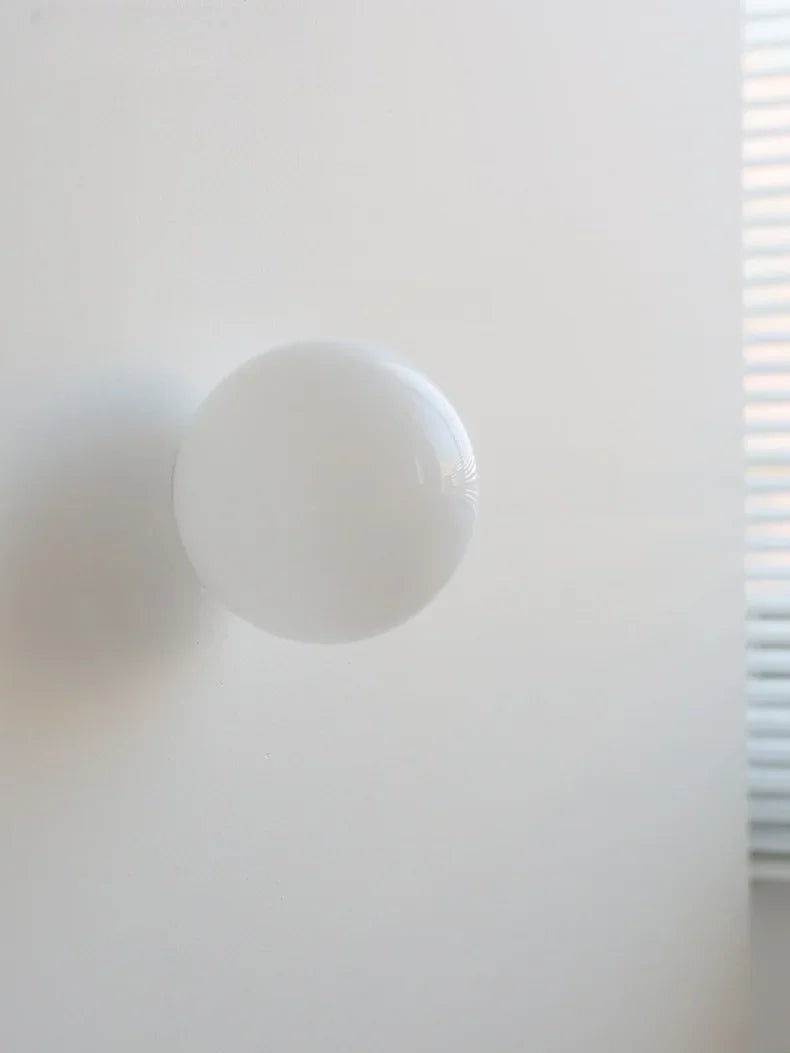 LumoSphere Witte Glasbol LED Wandlamp
