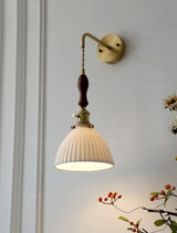 Nordic LED Wandlamp Keramiek & Koper met Walnoot Handvat
