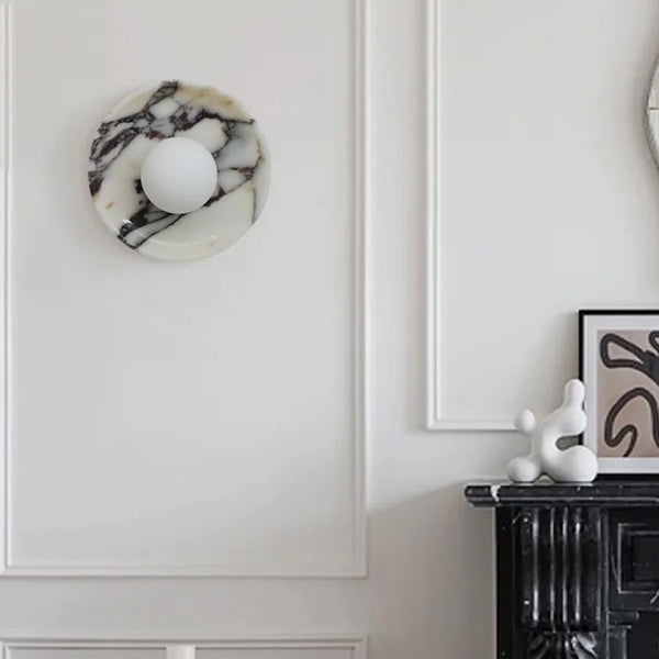 Marmeren Wandlamp – Wabi-Sabi Luxe LED Sconce met Glazen Bol