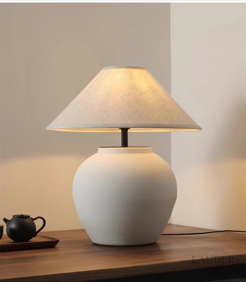 Nordic Wabi Sabi Keramische Tafellamp met Stoffen Kap – LED