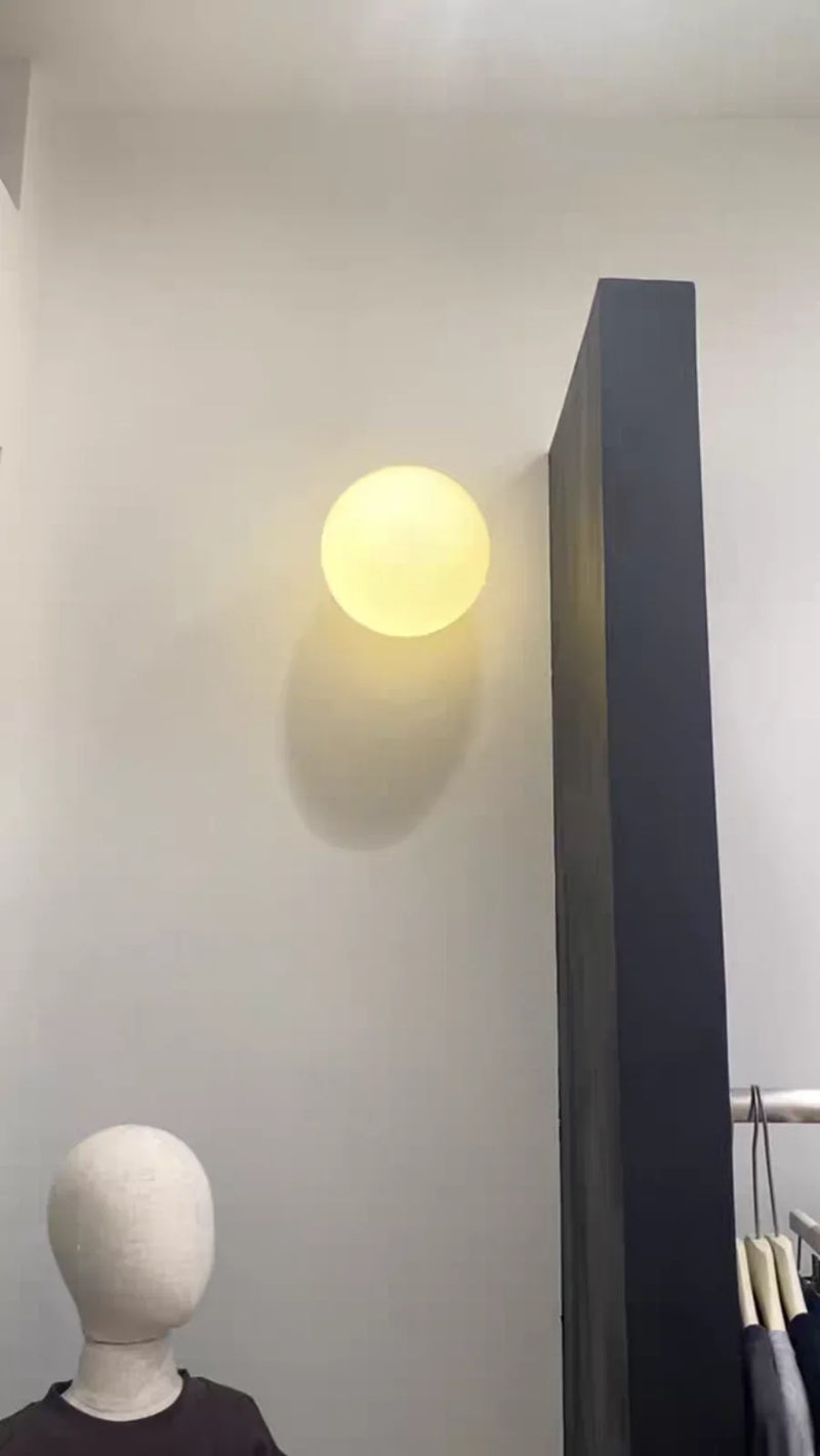 LumoSphere Witte Glasbol LED Wandlamp