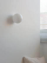 LumoSphere Witte Glasbol LED Wandlamp