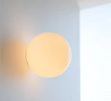 LumoSphere Witte Glasbol LED Wandlamp