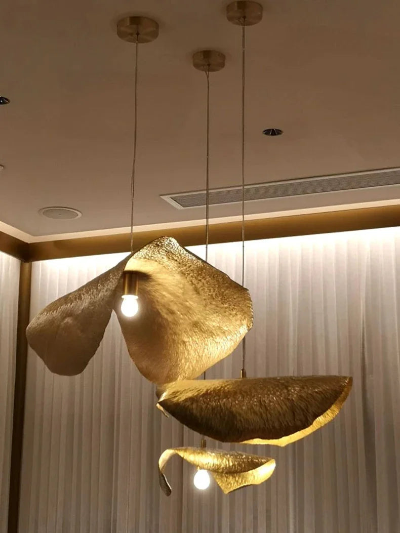 Minimalistische Koperen Hanglamp in Lotusblaad Ontwerp