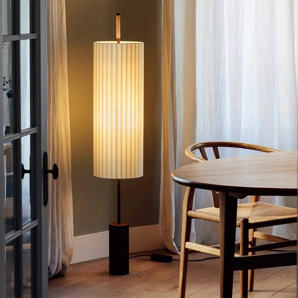 Wabi-Sabi Vloerlamp – Japanse LED Staande Lamp met Stoffen Kap