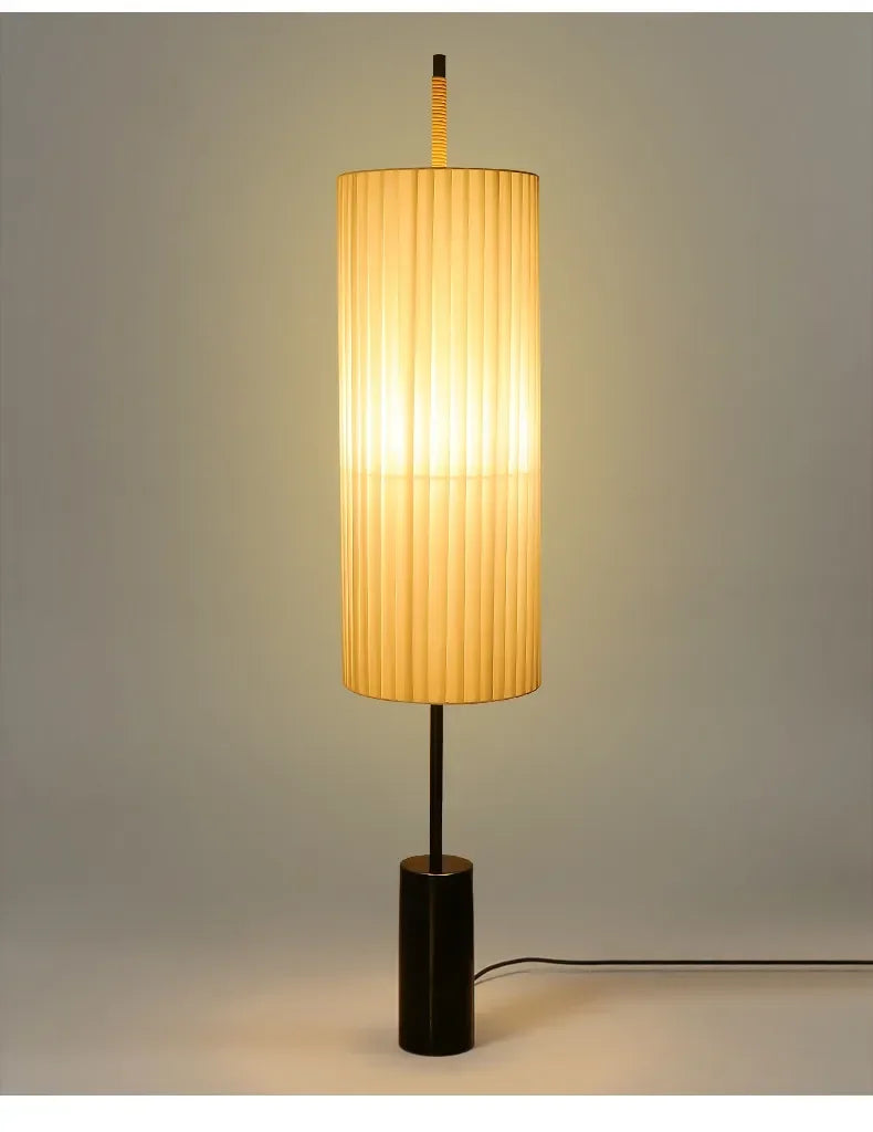 Wabi-Sabi Vloerlamp – Japanse LED Staande Lamp met Stoffen Kap
