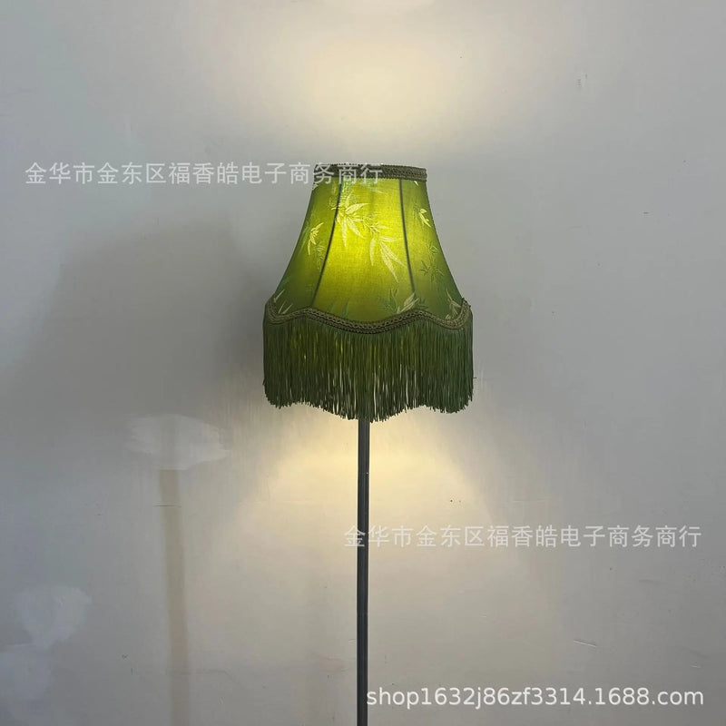 Handgemaakte Stoffen Lampenkap met Kwast – Vintage & Europees Design