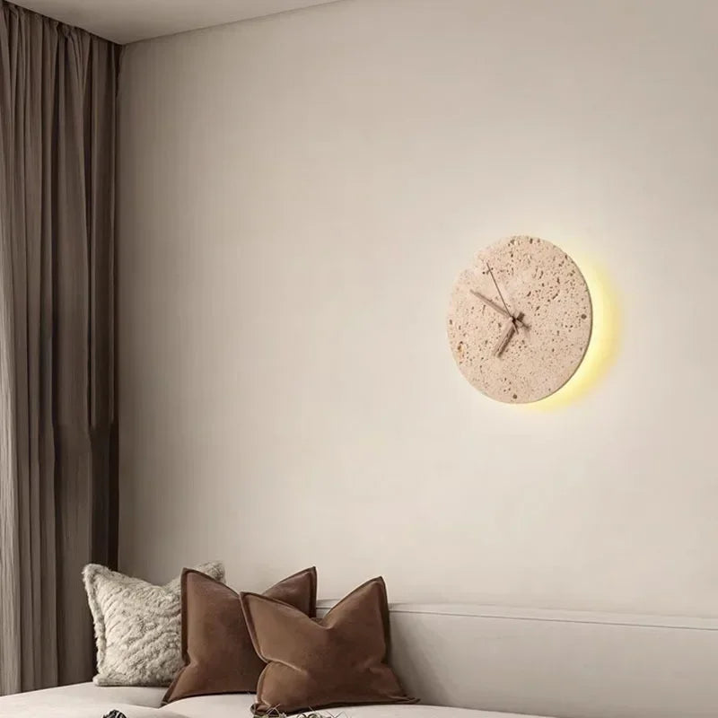 Travertin Wandlamp met Klok – LED Natuursteen Wabi-Sabi Design