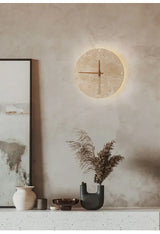 Travertin Wandlamp met Klok – LED Natuursteen Wabi-Sabi Design