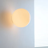 LumoSphere Witte Glasbol LED Wandlamp