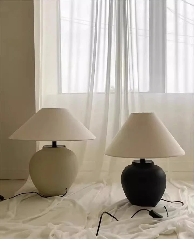 Nordic Wabi Sabi Keramische Tafellamp met Stoffen Kap – LED